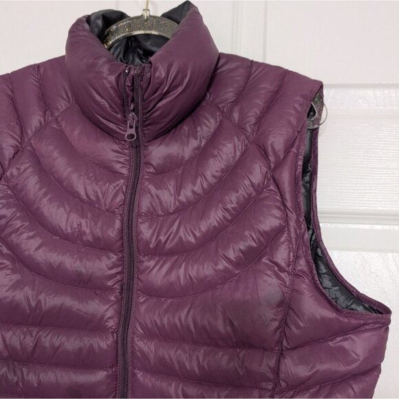 Bernardo Down Puffer Vest Womens Size Medium Purple Lightweight Quilted Packable - Picture 2 of 10